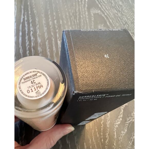 Makeup By Mario Surreal Skin Foundation - Tan 4C - 1 fl oz 30 ml New In Box - Picture 8 of 8